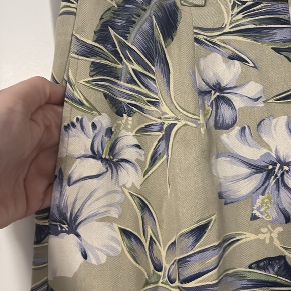 Tommy Bahama floral silk shorts size: 4 - Picture 3 of 7